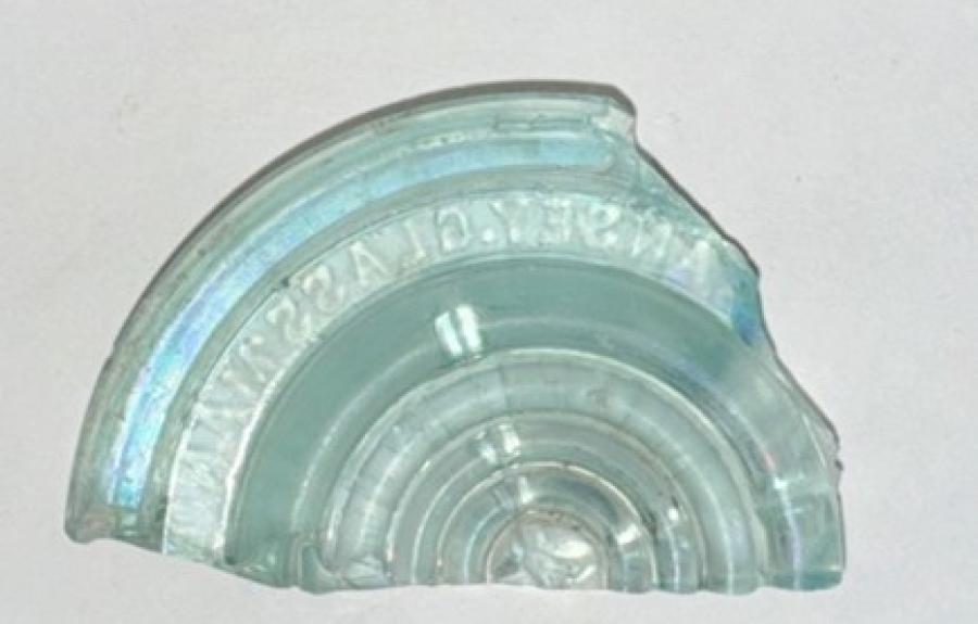 glass lid fragment