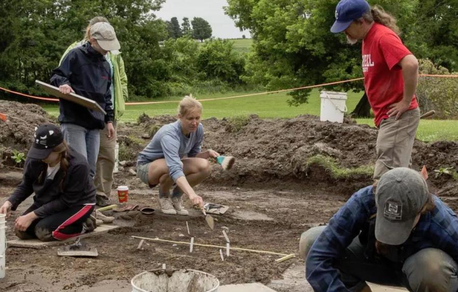 The White Springs team excavates the site.