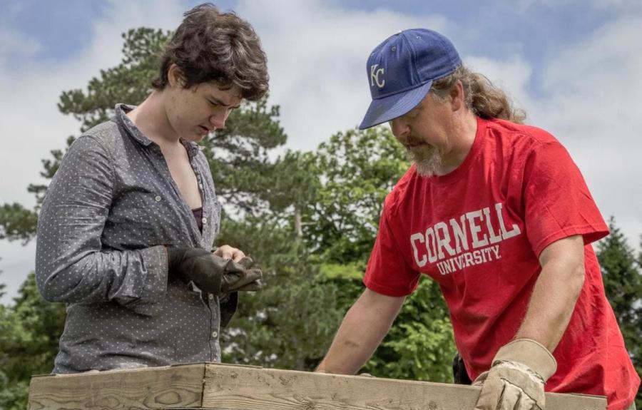 White Springs director and CIAMS professor Kurt Jordan (right) and a Ellie Reppy (Class of 2017) screen at the excavation site.